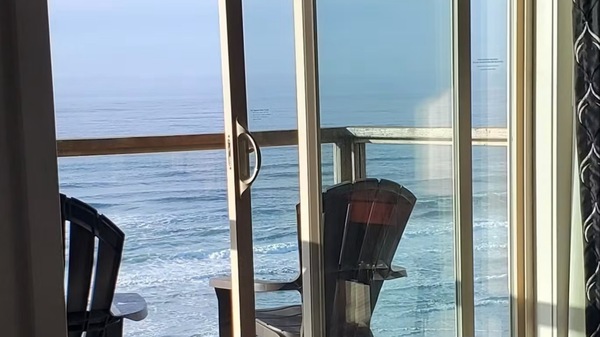 King Studio Oceanfront with Balcony Photo 5