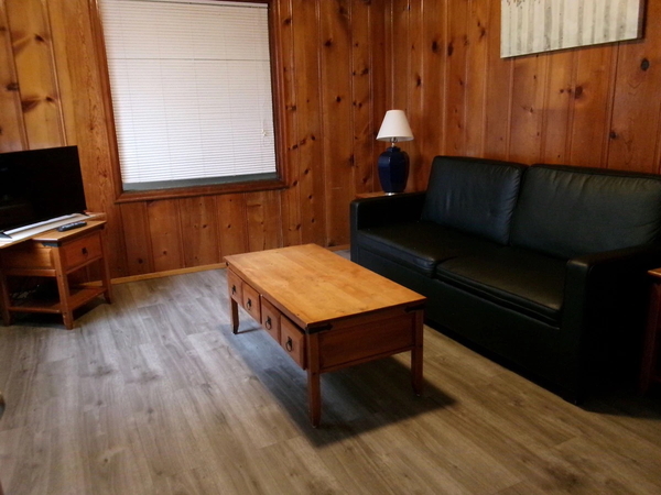 One Bedroom Cottage - Non-View Photo 4