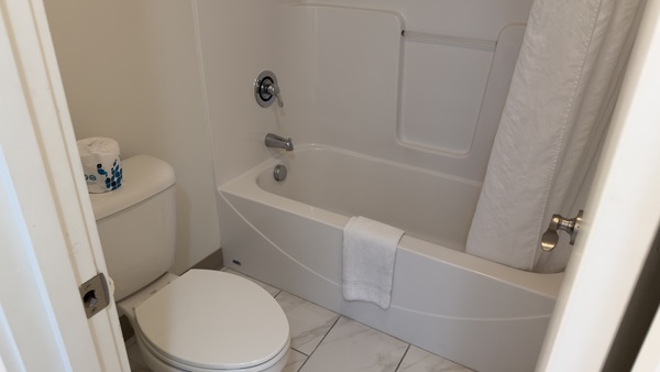 King Studio Oceanfront with Balcony Photo 9