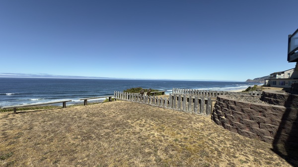 One Bedroom King Suite Oceanfront with Jetted Tub Photo 1