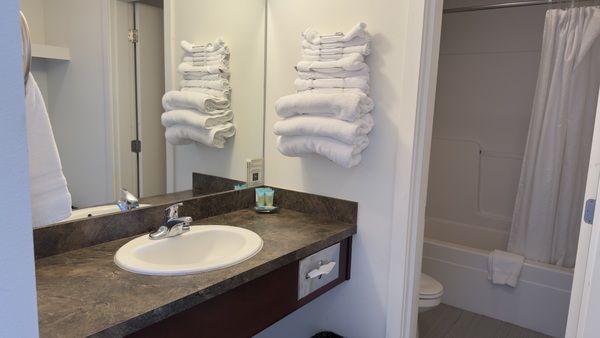 One Bedroom Double Queen Oceanfront Suite Photo 6