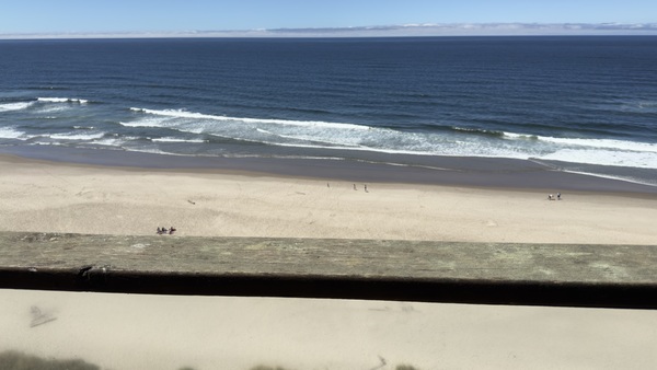 One Bedroom Oceanfront Suite with Balcony - Corner View Photo 4