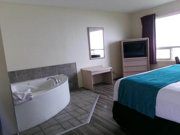 King Studio Oceanfront with Jetted Tub Photo 3