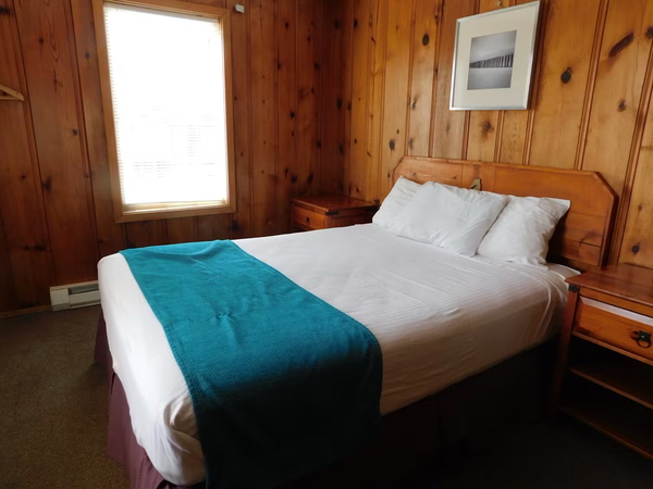 One Bedroom Cottage - Non-View Photo 3