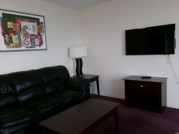 One Bedroom King Suite Oceanfront with Jetted Tub Photo 8