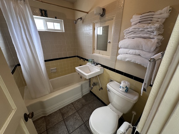 Two Bedroom House Photo 7