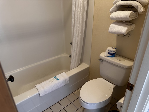 One Bedroom Oceanfront Suite with Kitchenette Photo 6