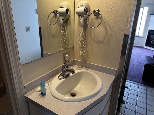 One Bedroom Oceanfront Suite with Kitchenette Photo 1