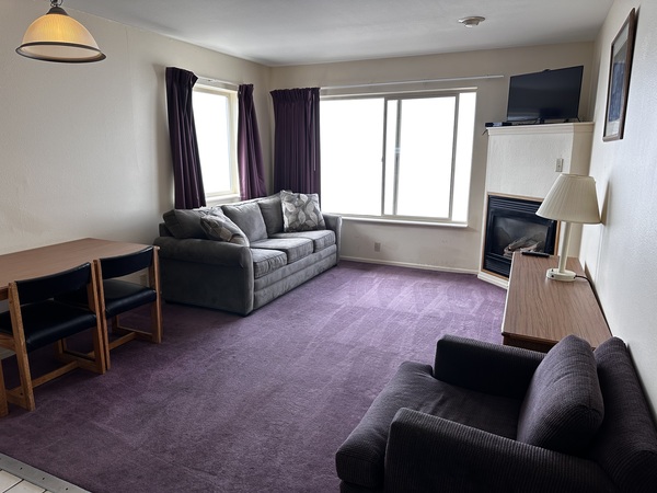 One Bedroom Oceanfront Suite with Kitchenette Photo 2