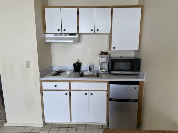 One Bedroom Oceanfront Suite with Kitchenette Photo 3