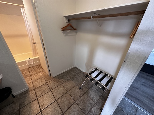 King Studio - Non-View Photo 4