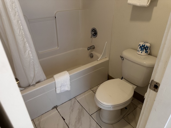 One Bedroom Double Queen Oceanfront Suite Photo 7