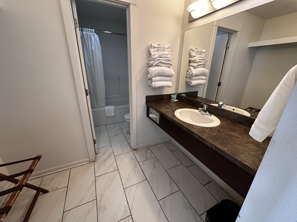 King Studio Oceanfront with Kitchenette - Corner View Photo 5