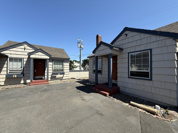 One Bedroom Cottage - Non-View Photo 6