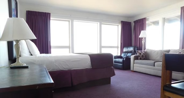 One Bedroom Oceanfront Suite with Balcony - Corner View Photo 1